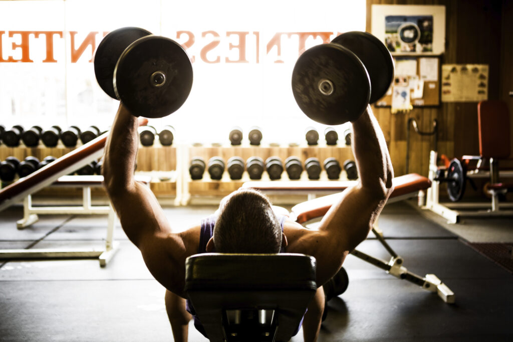 man-lifting-weights-dianabol