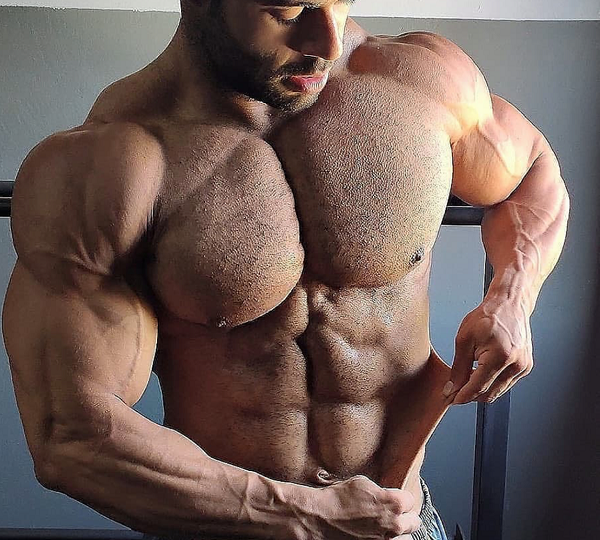 anadrol-steroid-muscular-man